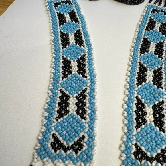 Gorgeous beaded necklace in blue, black, and white - Picture 4 of 4